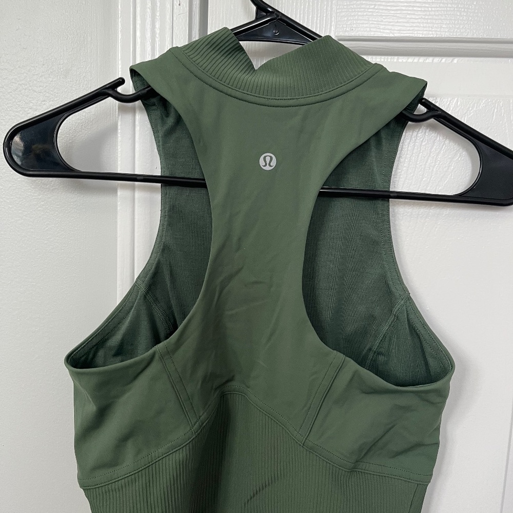 Lululemon cropped top